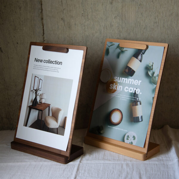 空間演出の一部になる 木製サインスタンド A4