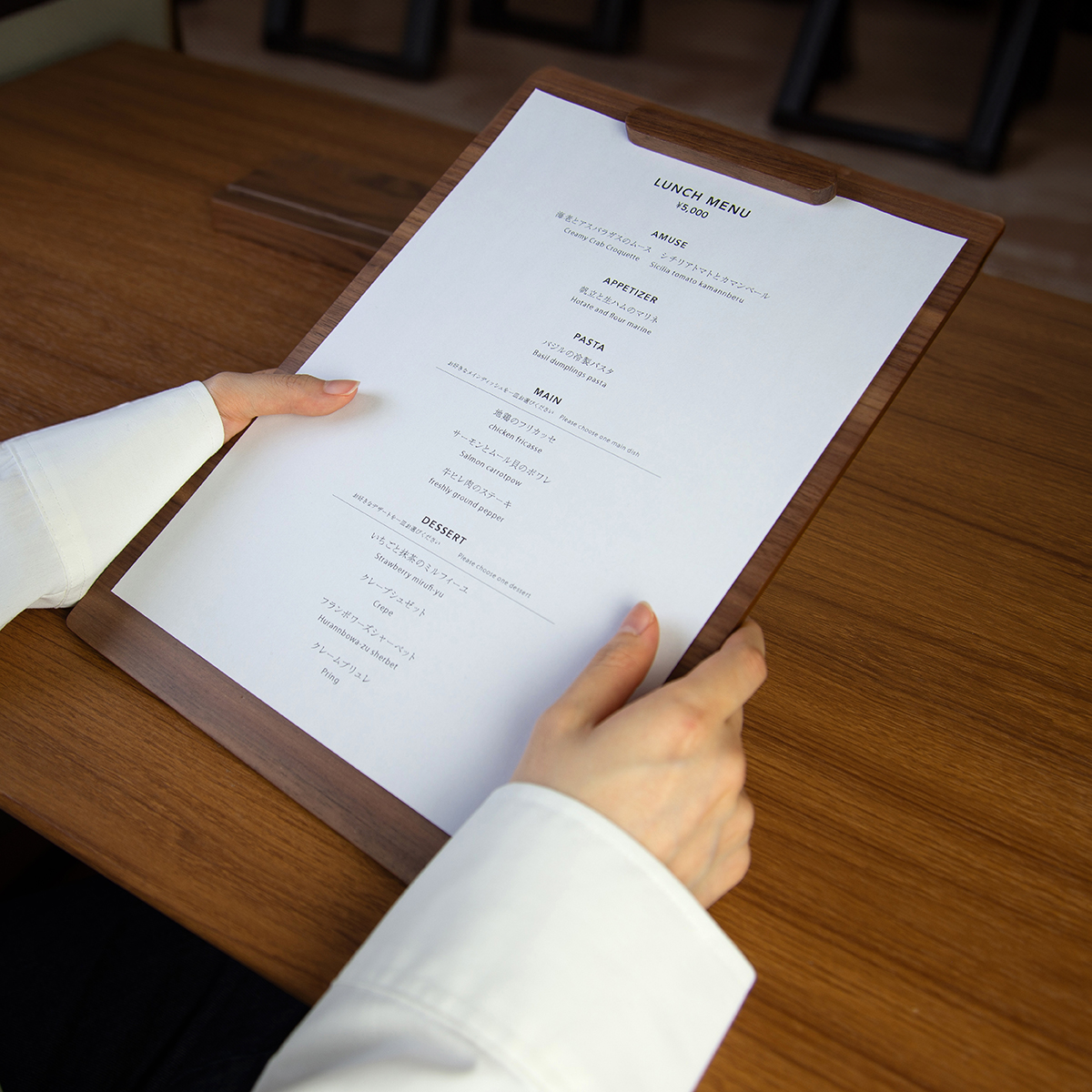 木製サインホルダーメニューとしても使用可能