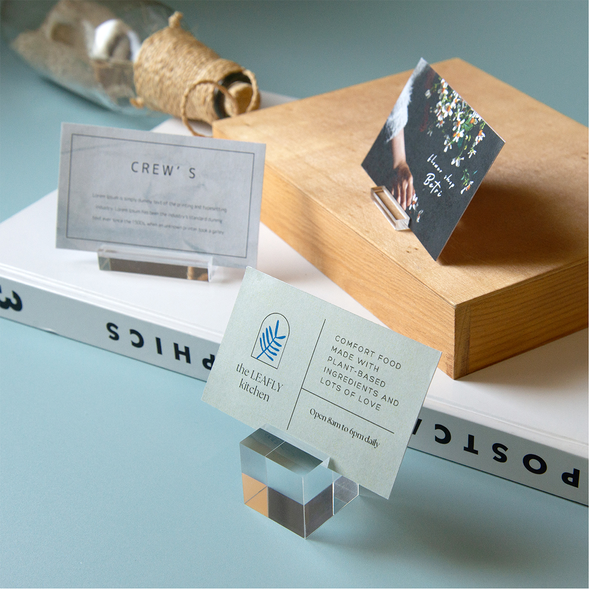 透明感でそっと支える アクリルミニスタンド（MS-200/MS-300/MS