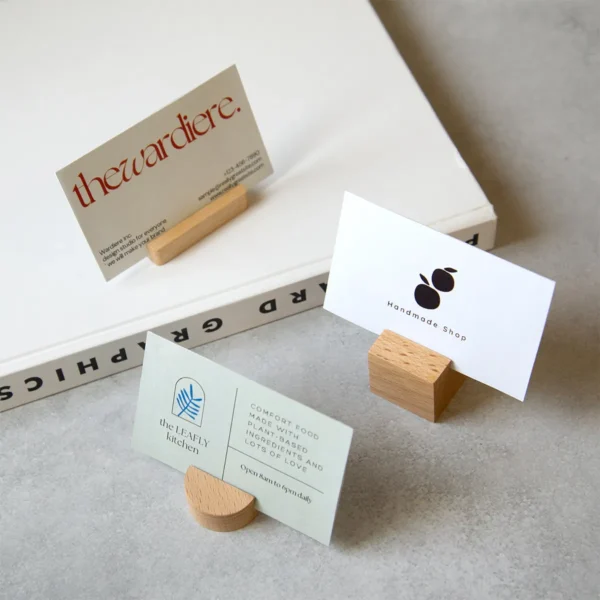 さりげなく引き立てる 木製ミニスタンド