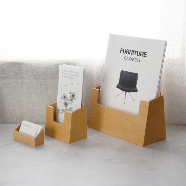 空間にやさしくなじむ 木製カタログケース